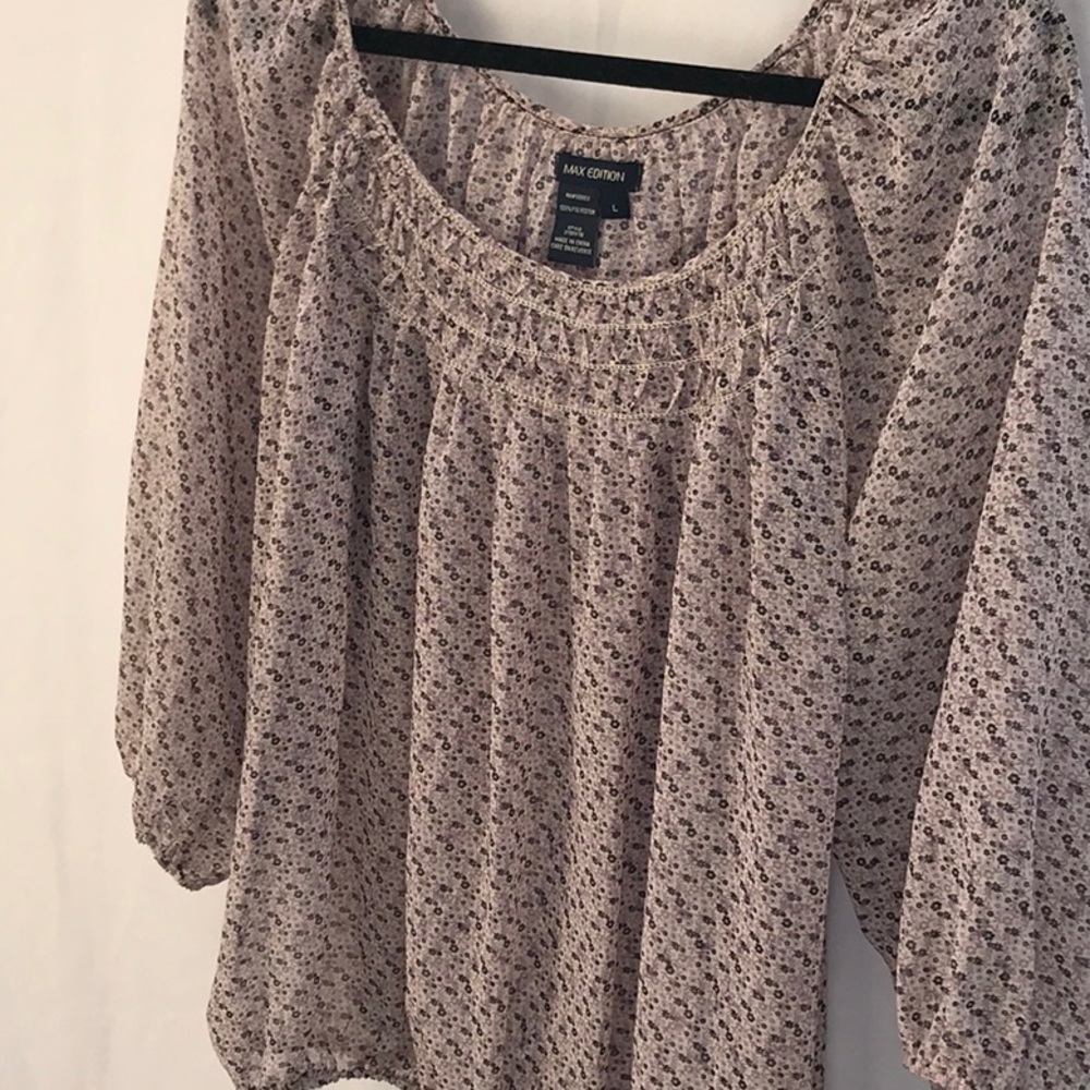 Beautiful blouse - Picture 3 of 3